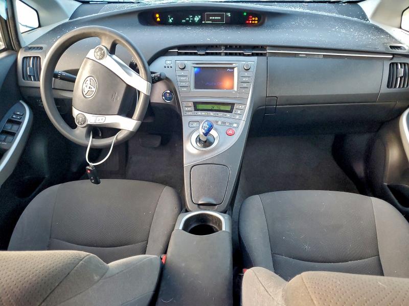 Фото 8 - TOYOTA PRIUS