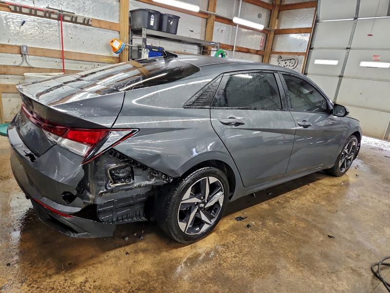 Фото 3 - HYUNDAI ELANTRA