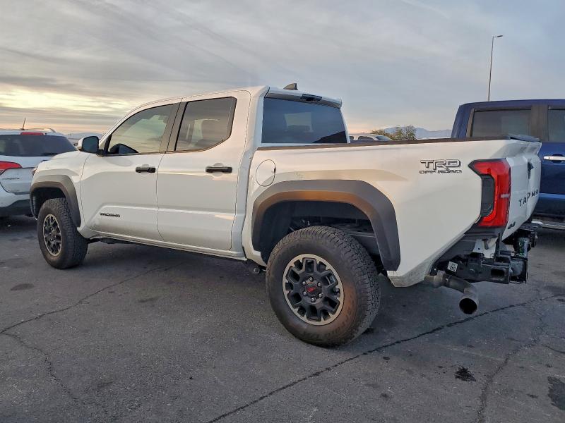 Фото 2 - TOYOTA TACOMA