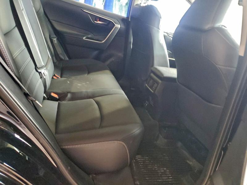 Фото 11 - TOYOTA RAV4