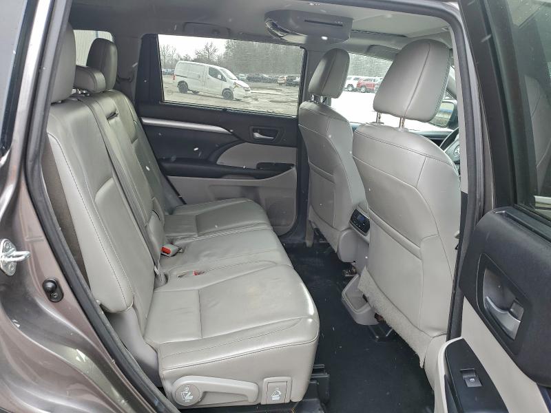 Фото 11 - TOYOTA HIGHLANDER
