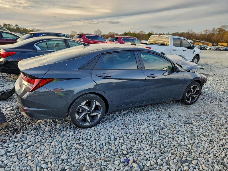 Фото 3 - HYUNDAI ELANTRA