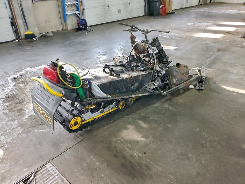 SKI-DOO SNOWMOBILE 2001