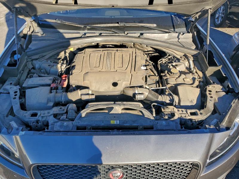 Фото 11 - JAGUAR F-PACE