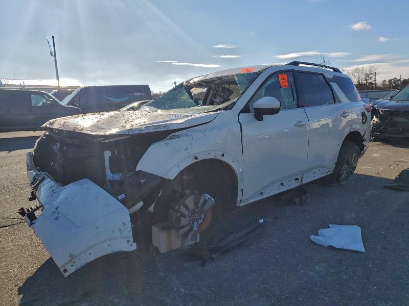 Фото 1 - NISSAN PATHFINDER