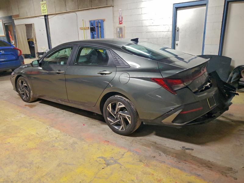 Фото 2 - HYUNDAI ELANTRA