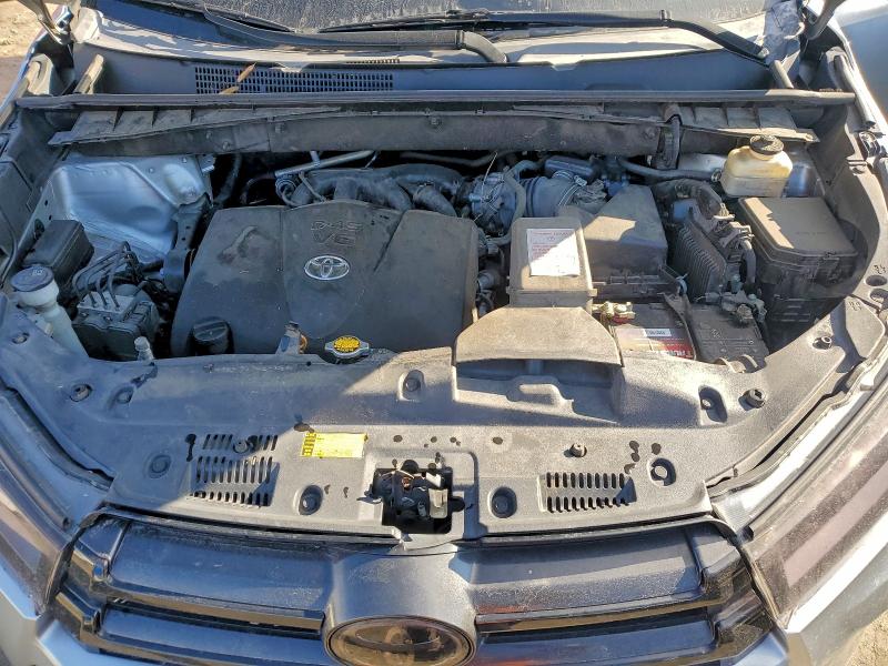 Фото 12 - TOYOTA HIGHLANDER