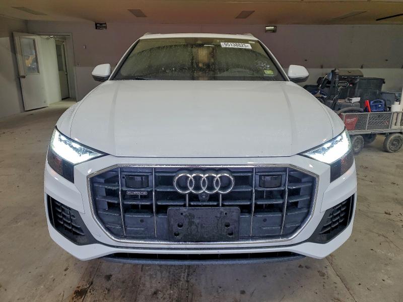Фото 5 - AUDI Q8