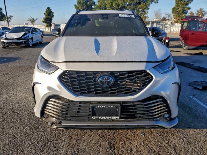 Фото 5 - TOYOTA HIGHLANDER