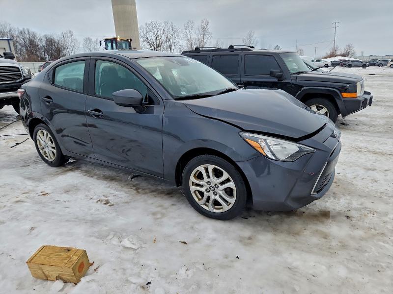 Фото 4 - TOYOTA YARIS