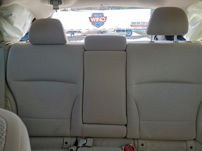 Фото 10 - SUBARU OUTBACK