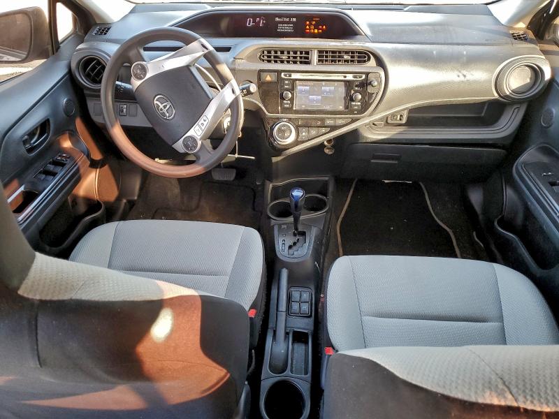 Фото 8 - TOYOTA PRIUS