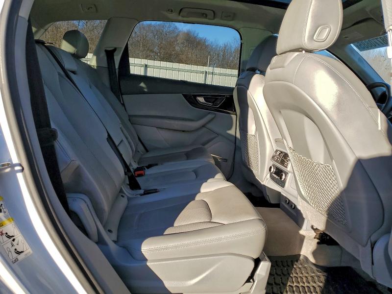 Фото 11 - AUDI Q7