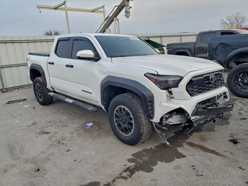 Фото 4 - TOYOTA TACOMA