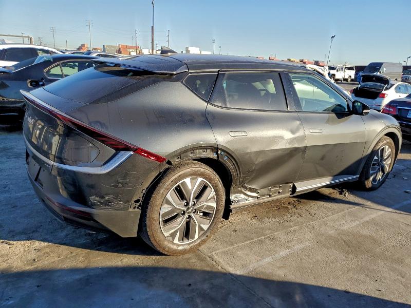 Фото 3 - KIA EV6 LIGHT