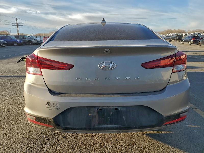 Фото 6 - HYUNDAI ELANTRA