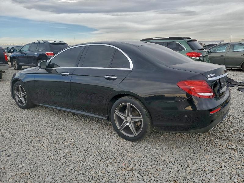 Фото 2 - MERCEDES-BENZ E-CLASS