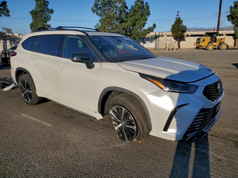 Фото 4 - TOYOTA HIGHLANDER