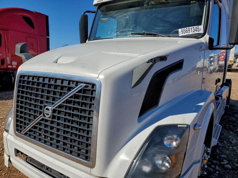 Фото 9 - VOLVO VN