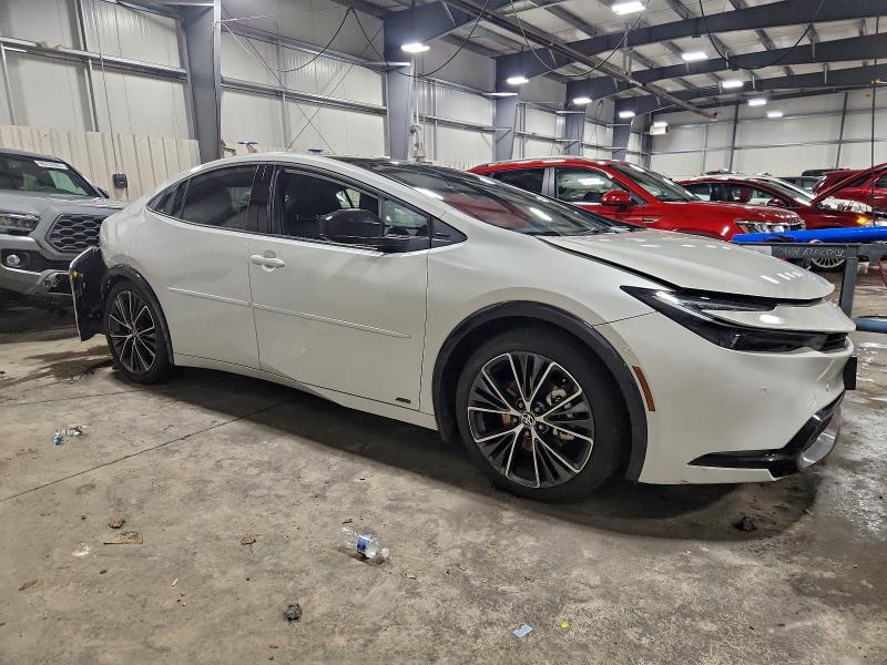 Фото 4 - TOYOTA PRIUS