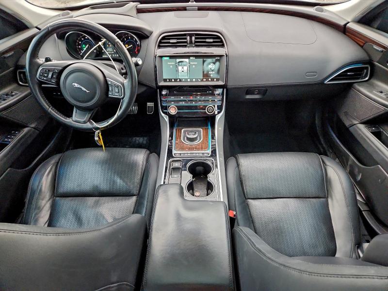 Фото 8 - JAGUAR XE