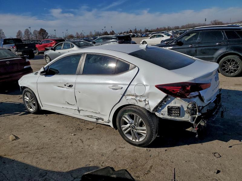Фото 2 - HYUNDAI ELANTRA