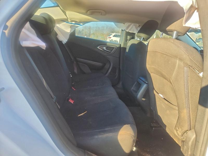 Фото 10 - CHRYSLER 200