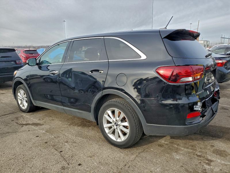 Фото 2 - KIA SORENTO