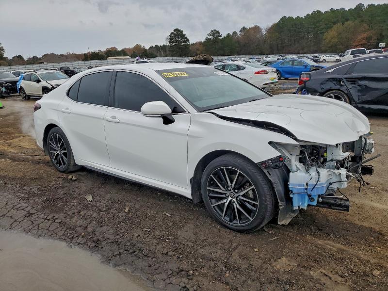 Фото 4 - TOYOTA CAMRY