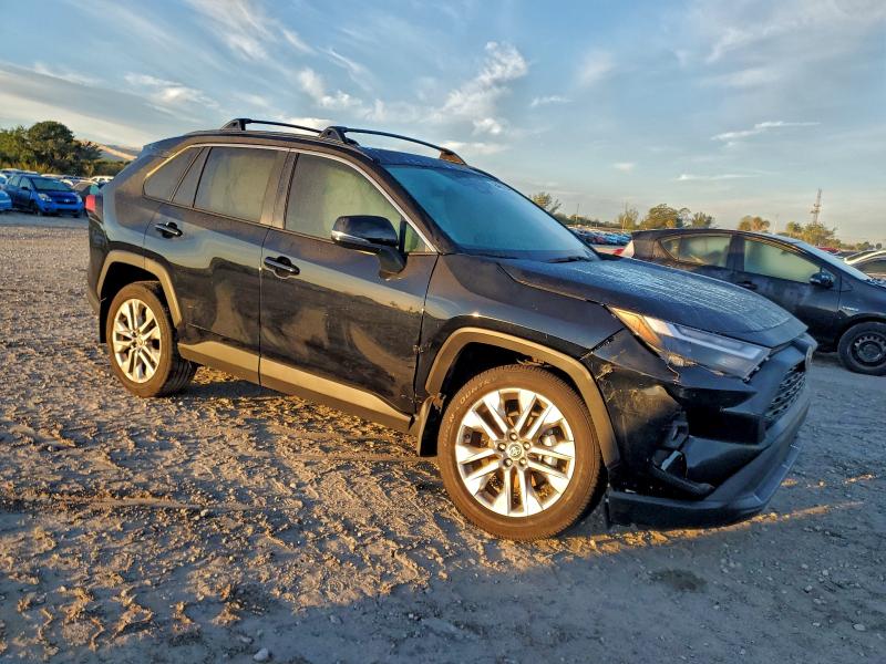 Фото 4 - TOYOTA RAV4