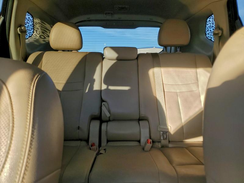 Фото 10 - NISSAN ROGUE