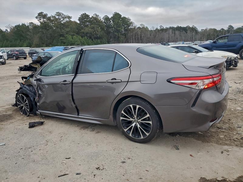 Фото 2 - TOYOTA CAMRY