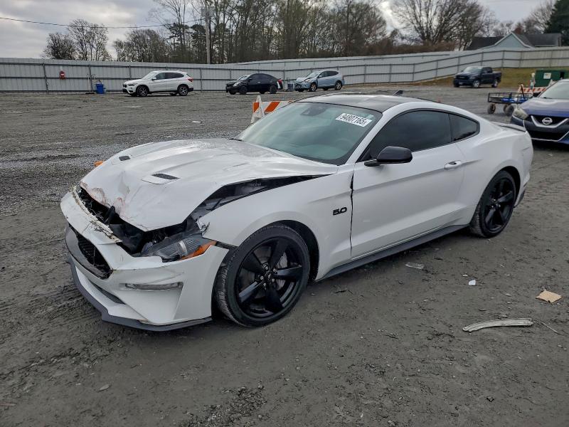 Фото 1 - FORD MUSTANG