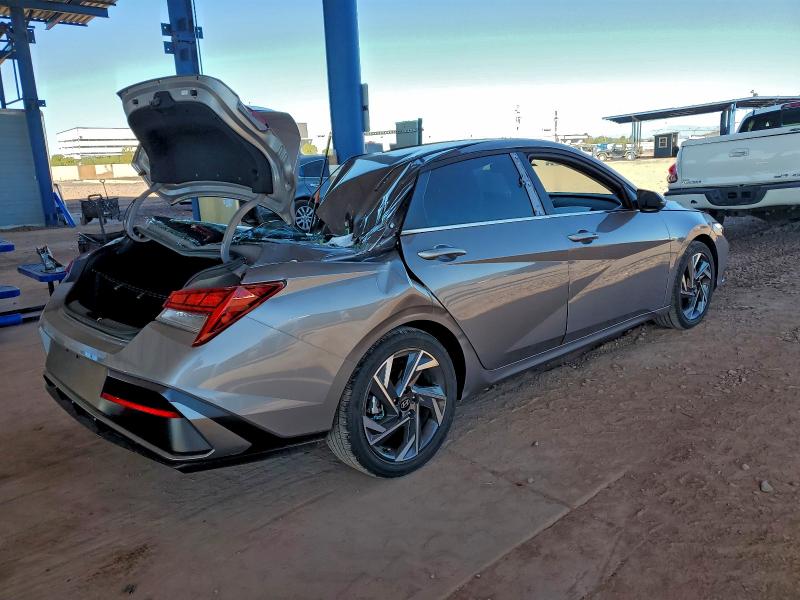 Фото 3 - HYUNDAI ELANTRA