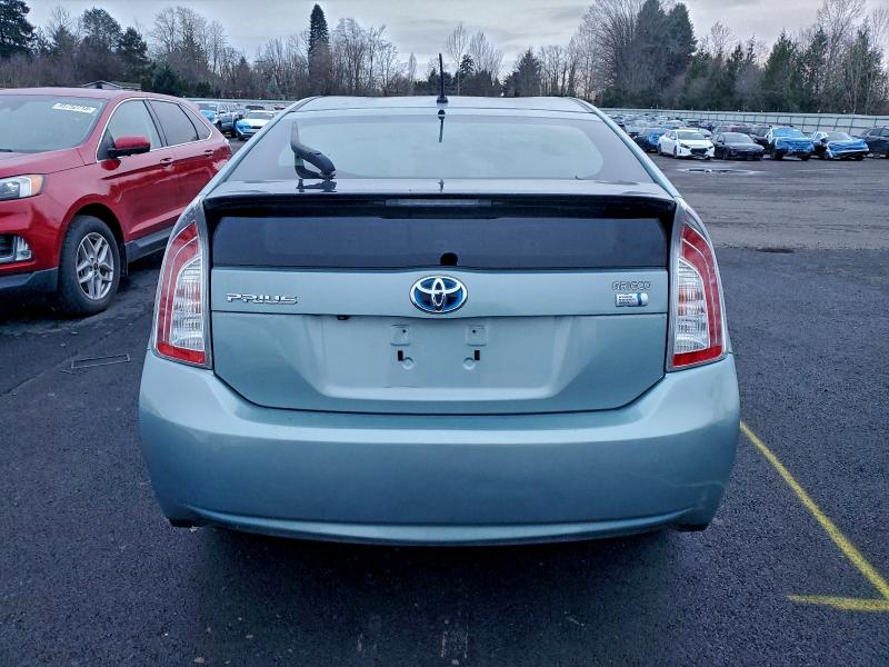 Фото 6 - TOYOTA PRIUS