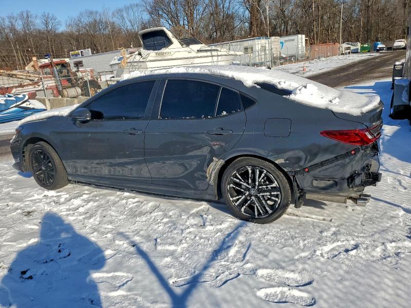 Фото 2 - TOYOTA CAMRY