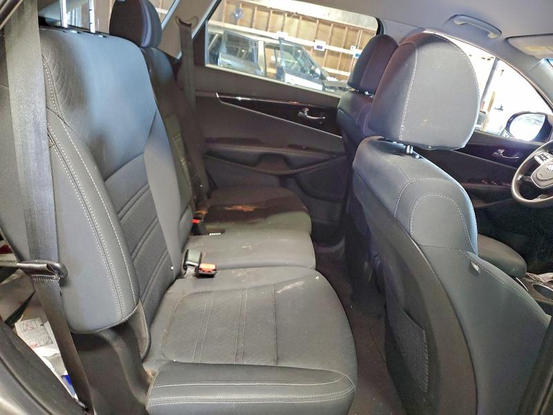 Фото 11 - KIA SORENTO