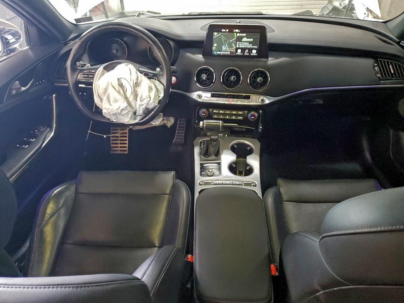 Фото 8 - KIA STINGER