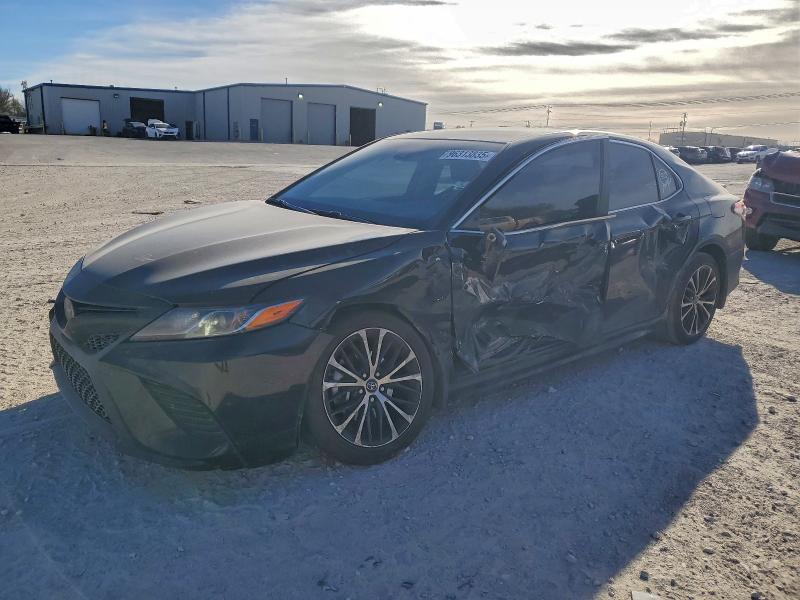 Фото 1 - TOYOTA CAMRY