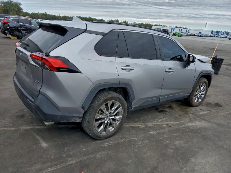 Фото 3 - TOYOTA RAV4