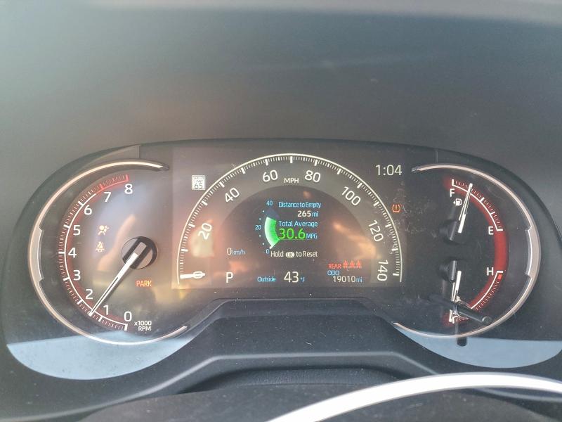 Фото 9 - TOYOTA RAV4