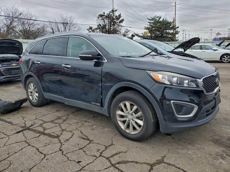 Фото 4 - KIA SORENTO