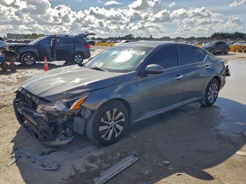 Фото 1 - NISSAN ALTIMA