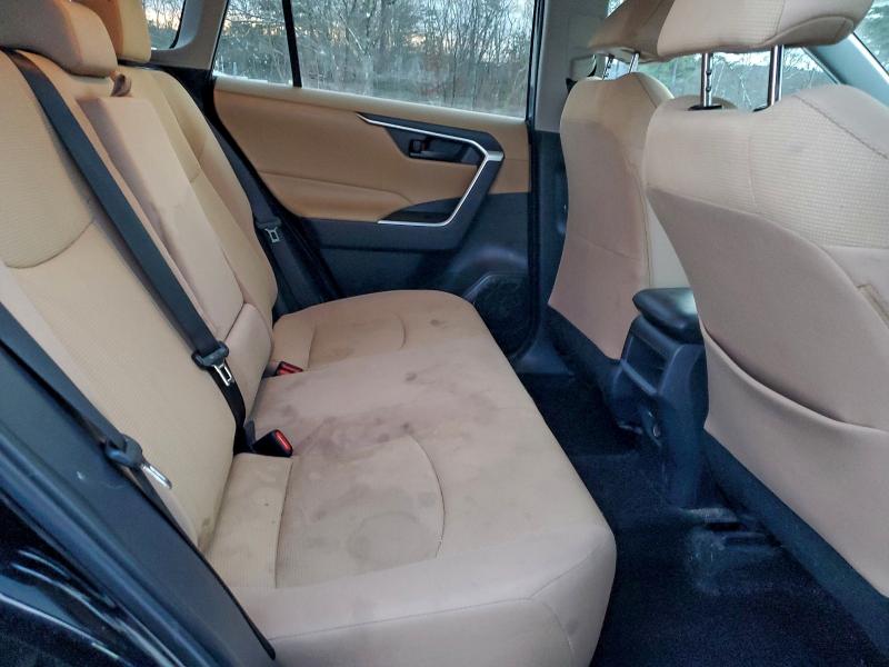 Фото 11 - TOYOTA RAV4