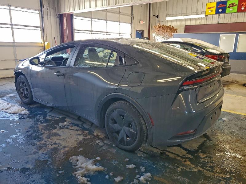 Фото 2 - TOYOTA PRIUS