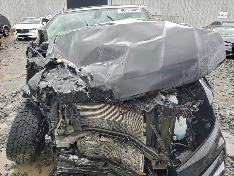 Фото 11 - CHEVROLET COLORADO