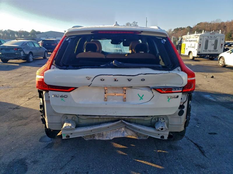 Фото 6 - VOLVO XC60