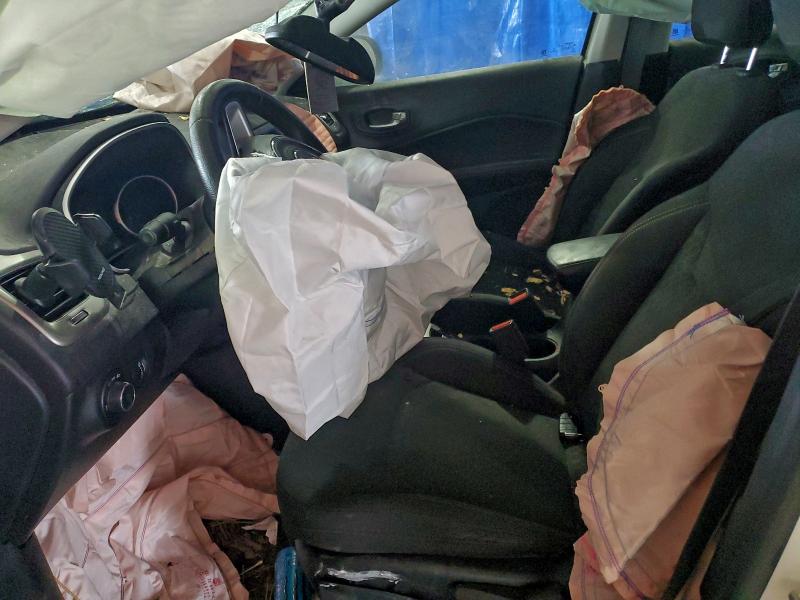 Фото 7 - JEEP COMPASS