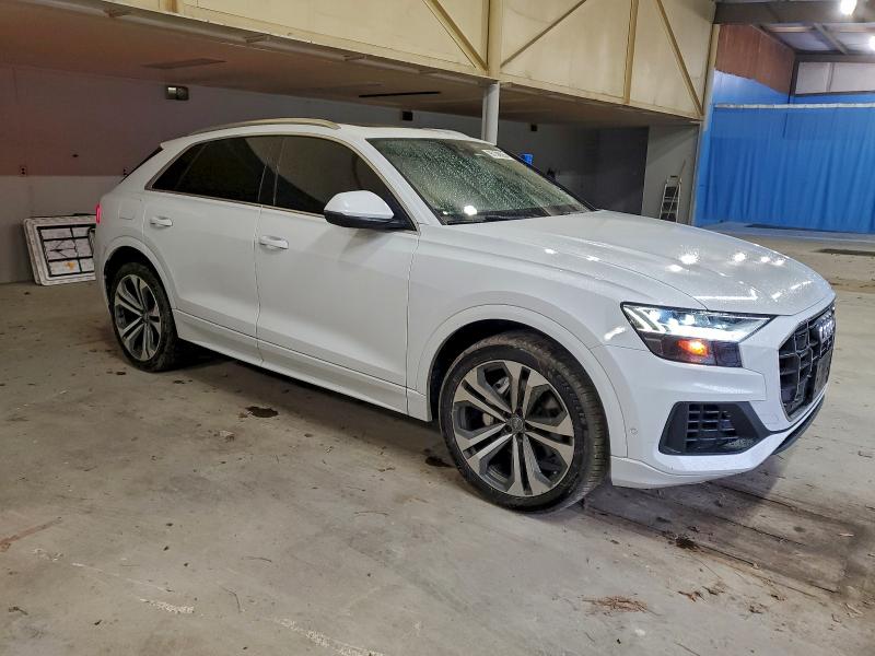 Фото 4 - AUDI Q8