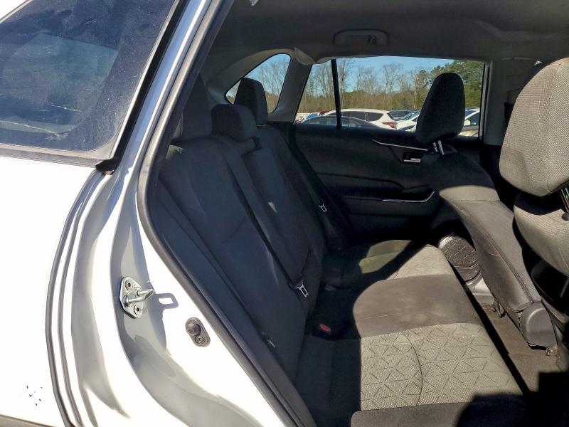 Фото 11 - TOYOTA RAV4